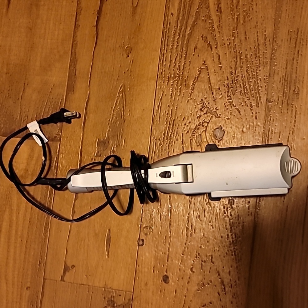 Conair ionic flat iron.